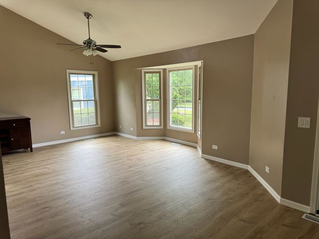 2404 Kenmore Court, Schaumburg, IL 60193