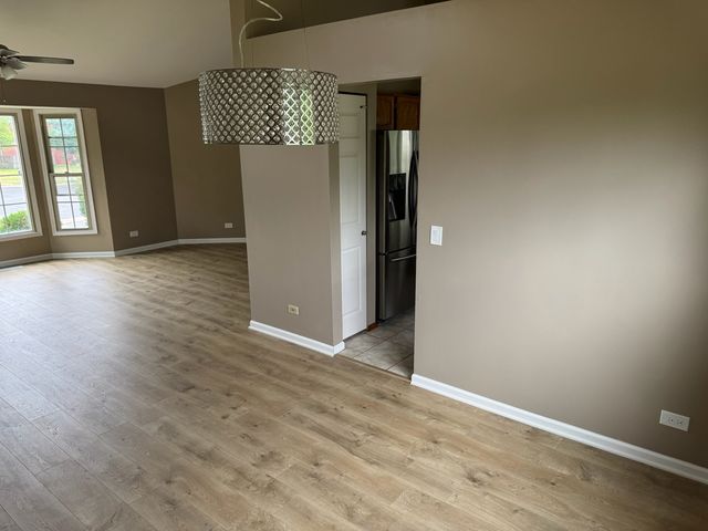 2404 Kenmore Court, Schaumburg, IL 60193