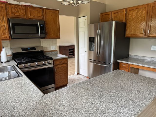 2404 Kenmore Court, Schaumburg, IL 60193