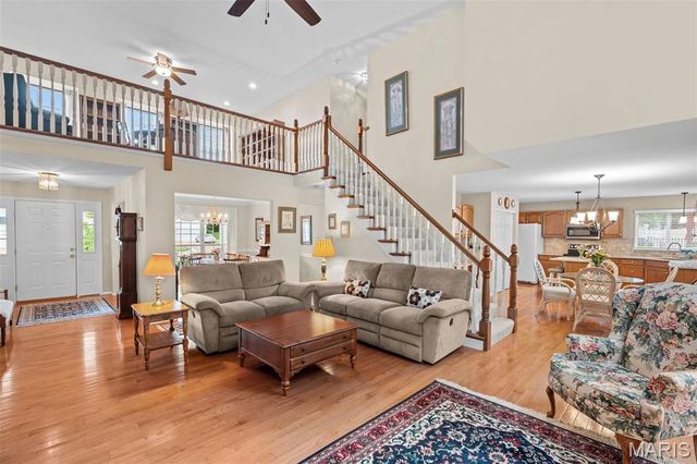 825 Crosswood Court, St Louis, MO 63129