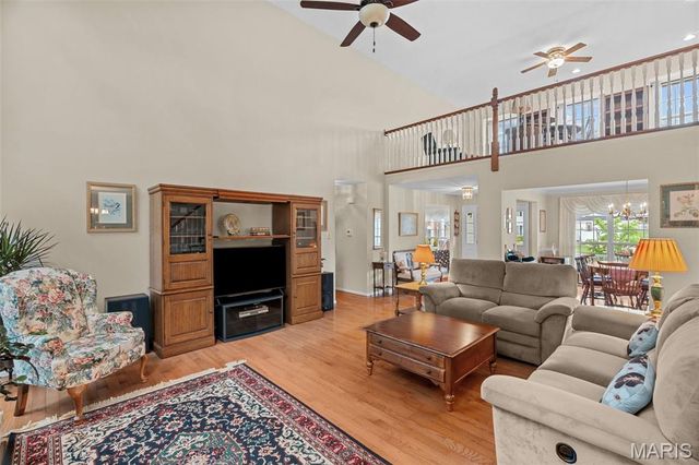 825 Crosswood Court, St Louis, MO 63129