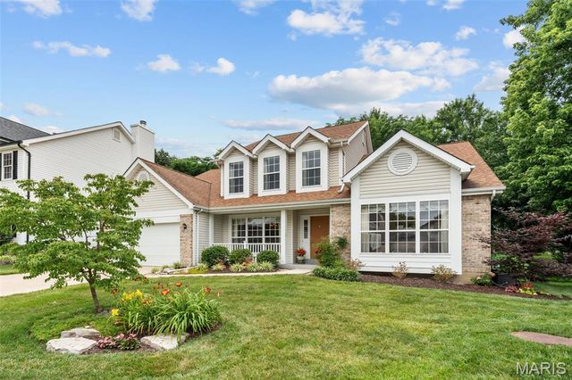 825 Crosswood Court, St Louis, MO 63129