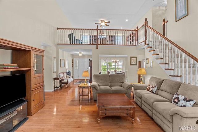 825 Crosswood Court, St Louis, MO 63129