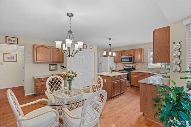 825 Crosswood Court, St Louis, MO 63129