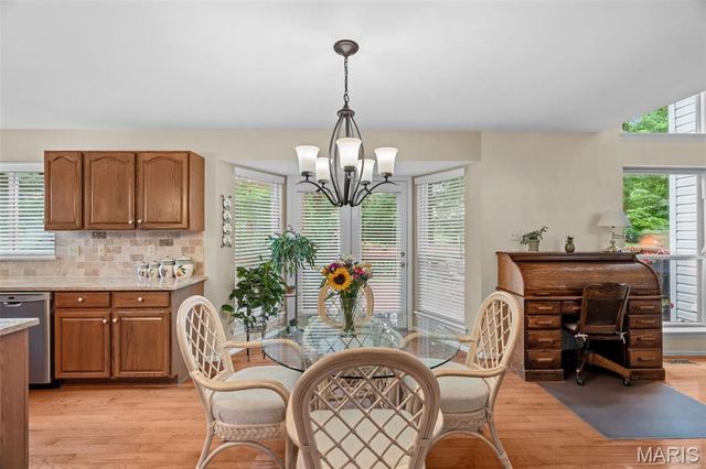 825 Crosswood Court, St Louis, MO 63129