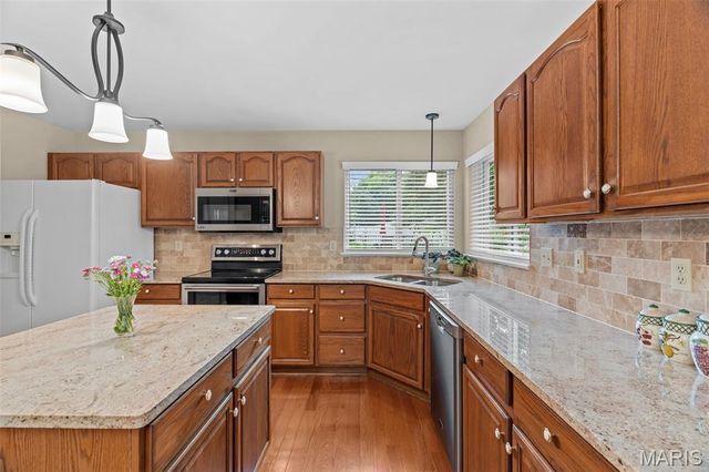 825 Crosswood Court, St Louis, MO 63129