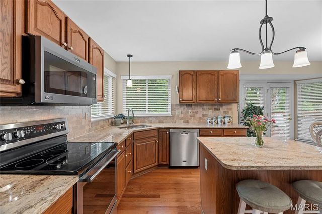 825 Crosswood Court, St Louis, MO 63129