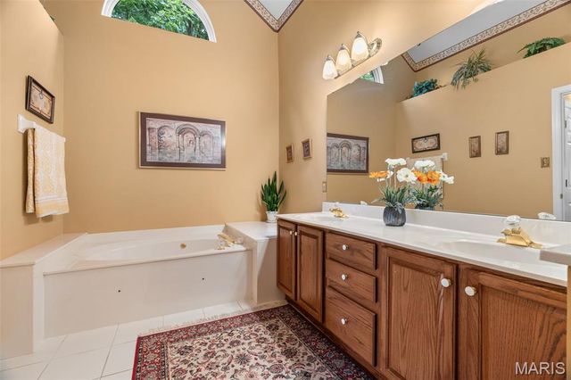 825 Crosswood Court, St Louis, MO 63129