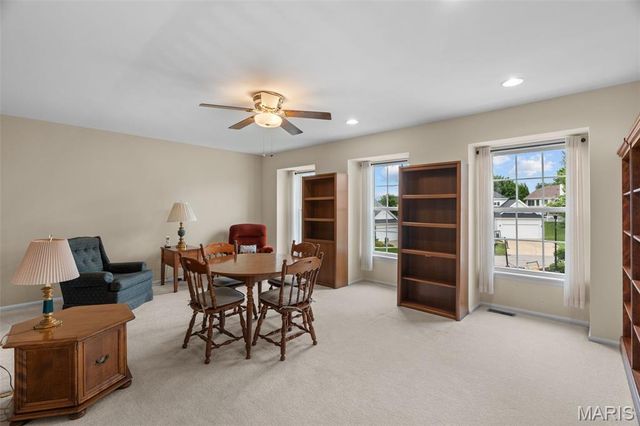 825 Crosswood Court, St Louis, MO 63129