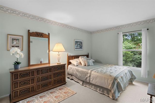 825 Crosswood Court, St Louis, MO 63129