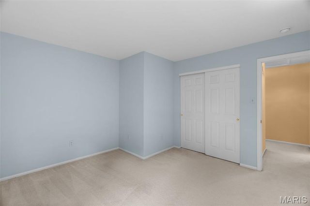 825 Crosswood Court, St Louis, MO 63129