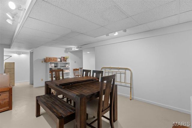 825 Crosswood Court, St Louis, MO 63129