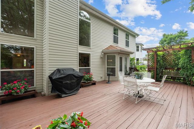 825 Crosswood Court, St Louis, MO 63129