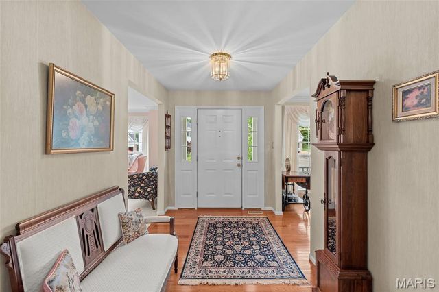 825 Crosswood Court, St Louis, MO 63129