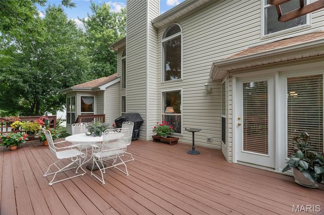 825 Crosswood Court, St Louis, MO 63129