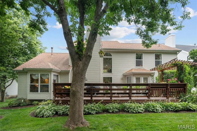 825 Crosswood Court, St Louis, MO 63129