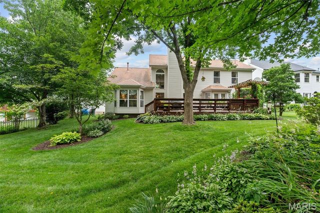 825 Crosswood Court, St Louis, MO 63129