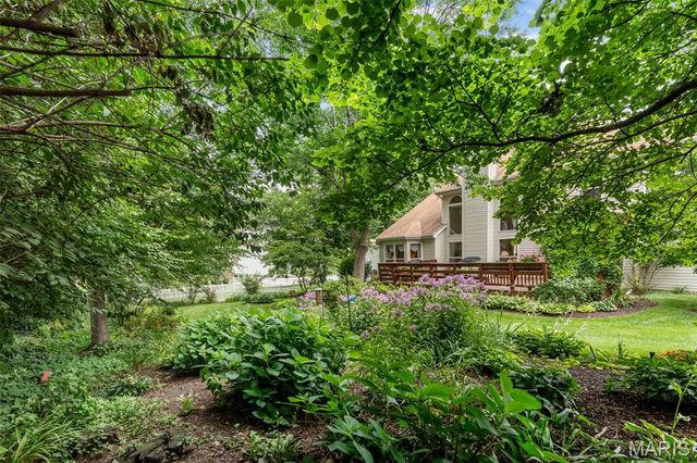 825 Crosswood Court, St Louis, MO 63129
