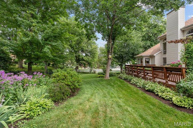 825 Crosswood Court, St Louis, MO 63129