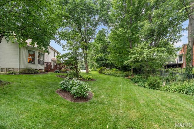 825 Crosswood Court, St Louis, MO 63129