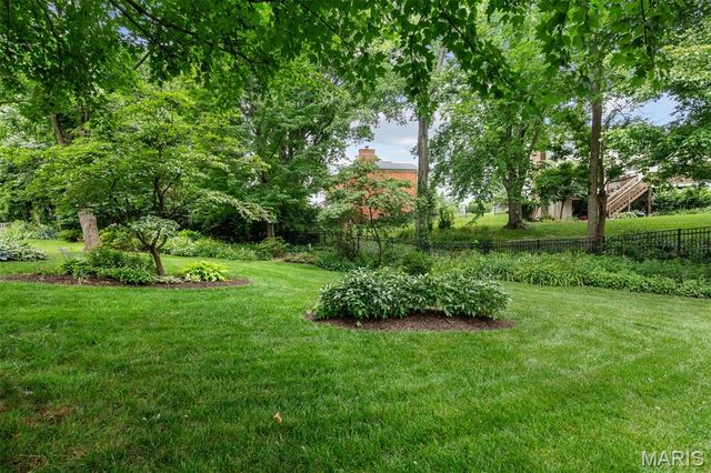 825 Crosswood Court, St Louis, MO 63129