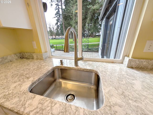 15597 Sw SUMMERFIELD Ln, Tigard, OR 97224