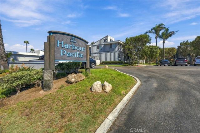 17042 Pacific Coast Highway 201, Huntington Beach, CA 92649