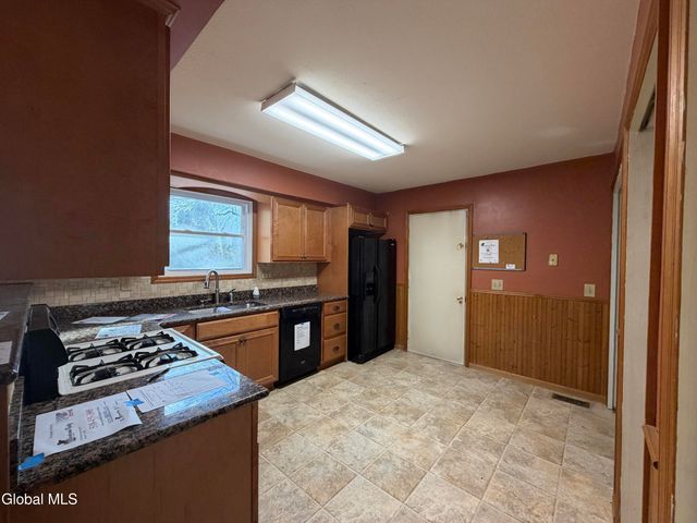 42 Hackett Street, Bethlehem, NY 12158