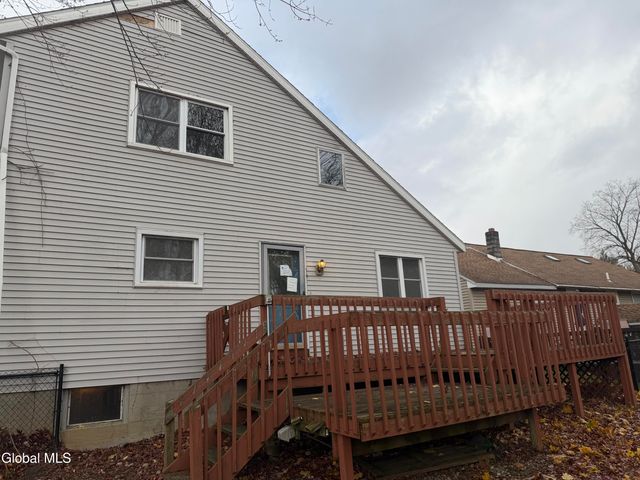 42 Hackett Street, Bethlehem, NY 12158