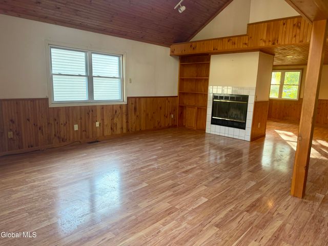 42 Hackett Street, Bethlehem, NY 12158