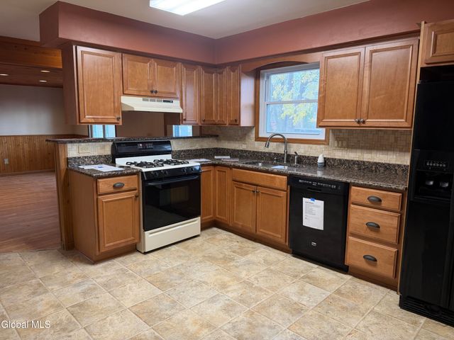 42 Hackett Street, Bethlehem, NY 12158