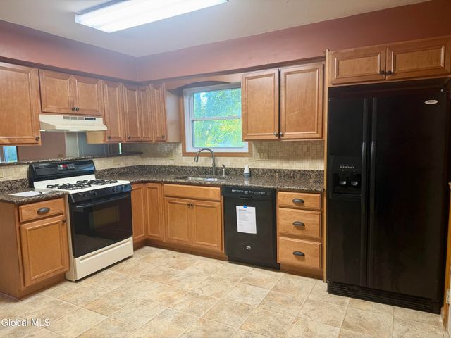 42 Hackett Street, Bethlehem, NY 12158