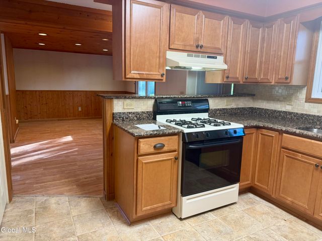 42 Hackett Street, Bethlehem, NY 12158