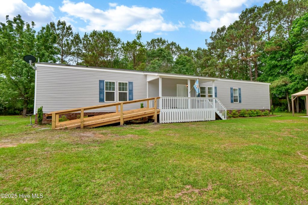 5459 Cardinal Road SW, Ocean Isle Beach, NC 28469