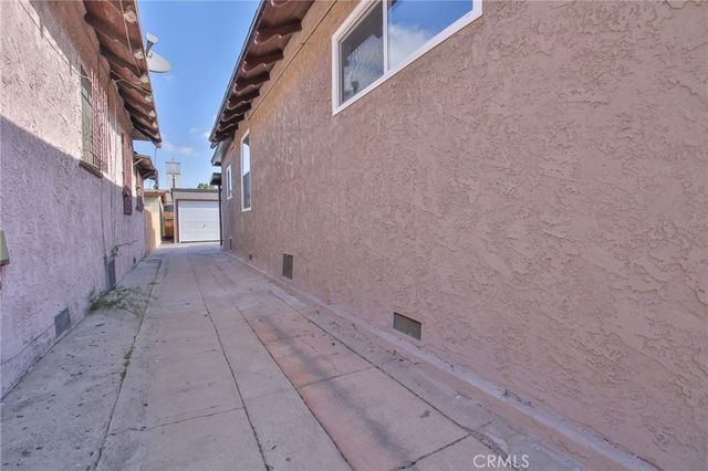 975 E 43rd, Los Angeles, CA 90011