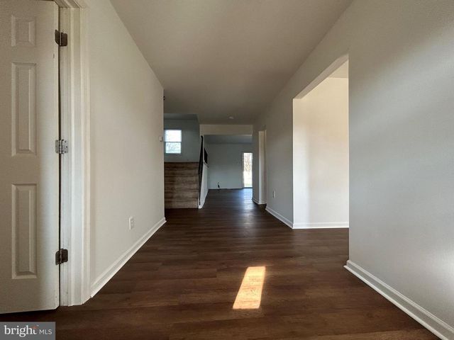 7 ELK LN, Newark, DE 19713