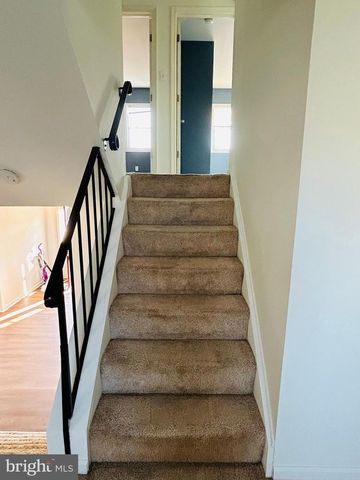 7 ELK LN, Newark, DE 19713