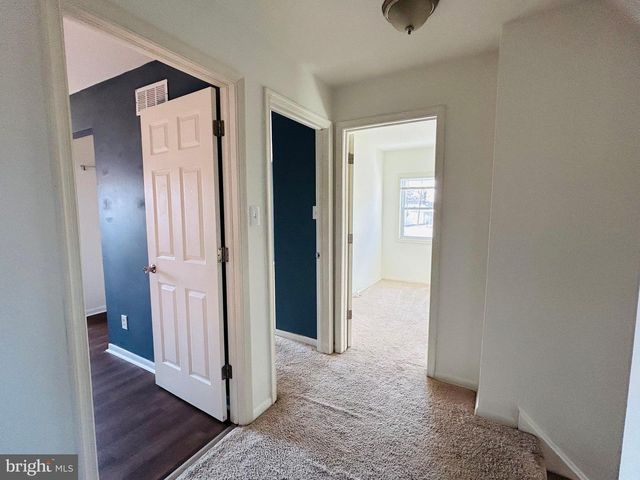 7 ELK LN, Newark, DE 19713