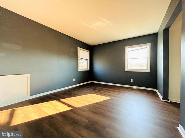 7 ELK LN, Newark, DE 19713