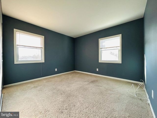 7 ELK LN, Newark, DE 19713