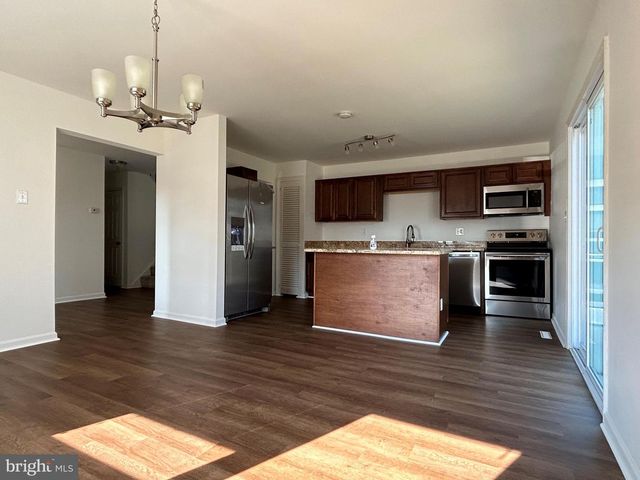 7 ELK LN, Newark, DE 19713