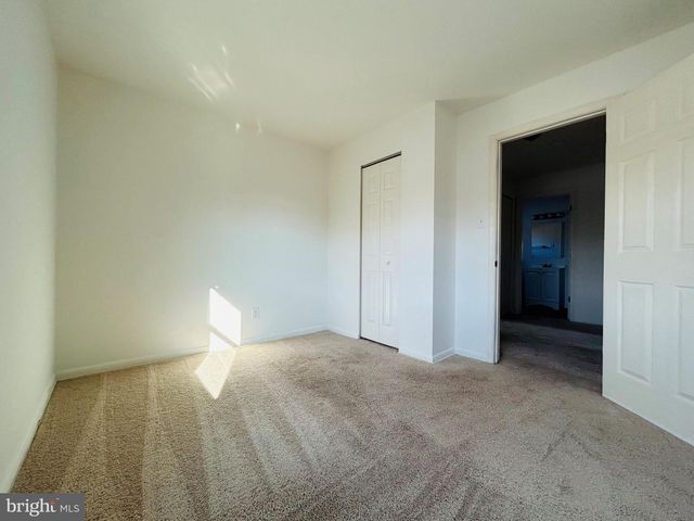 7 ELK LN, Newark, DE 19713