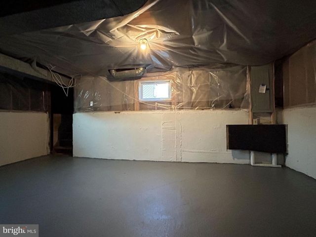 7 ELK LN, Newark, DE 19713