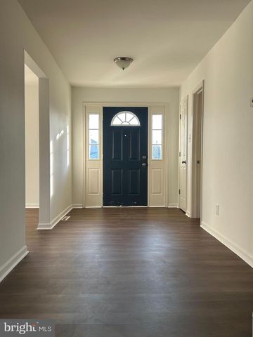 7 ELK LN, Newark, DE 19713