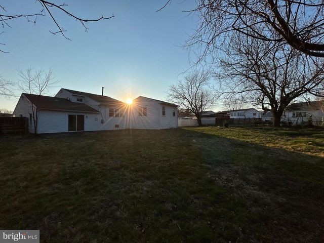 7 ELK LN, Newark, DE 19713