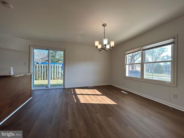 7 ELK LN, Newark, DE 19713