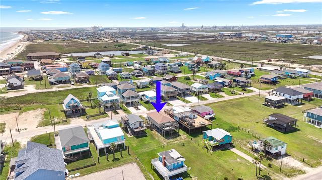 214 Sand Dune Court, Surfside Beach, TX 77541