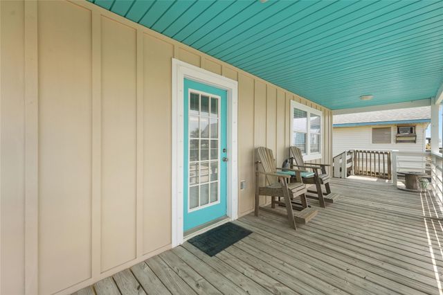 214 Sand Dune Court, Surfside Beach, TX 77541