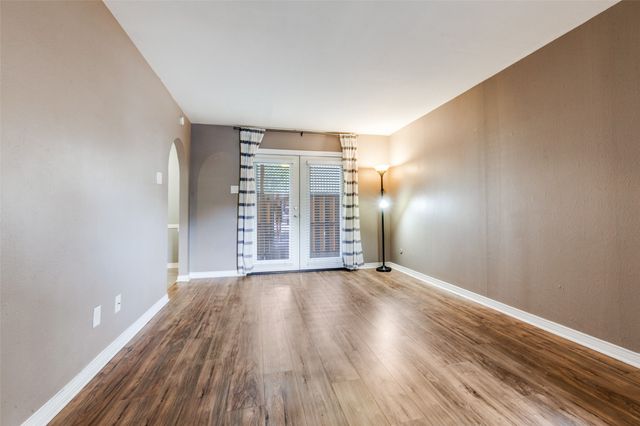 15926 Stillwood Street 1071, Dallas, TX 75248