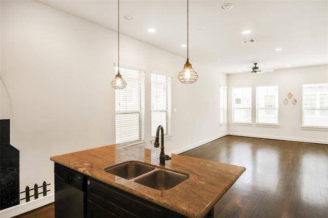 2431 Charleston Street C, Houston, TX 77021